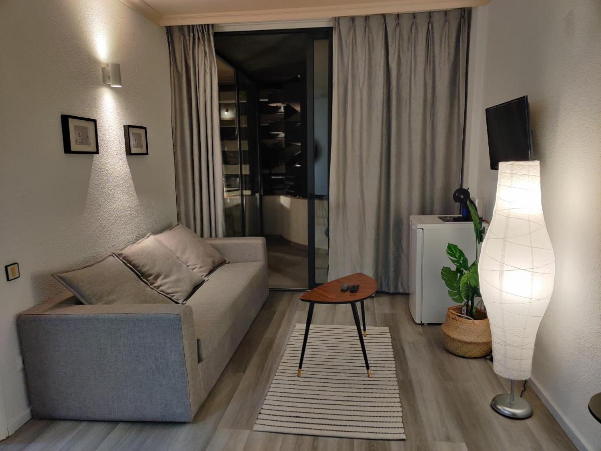 Luxury Apartment With Pool View 아데제 외부 사진