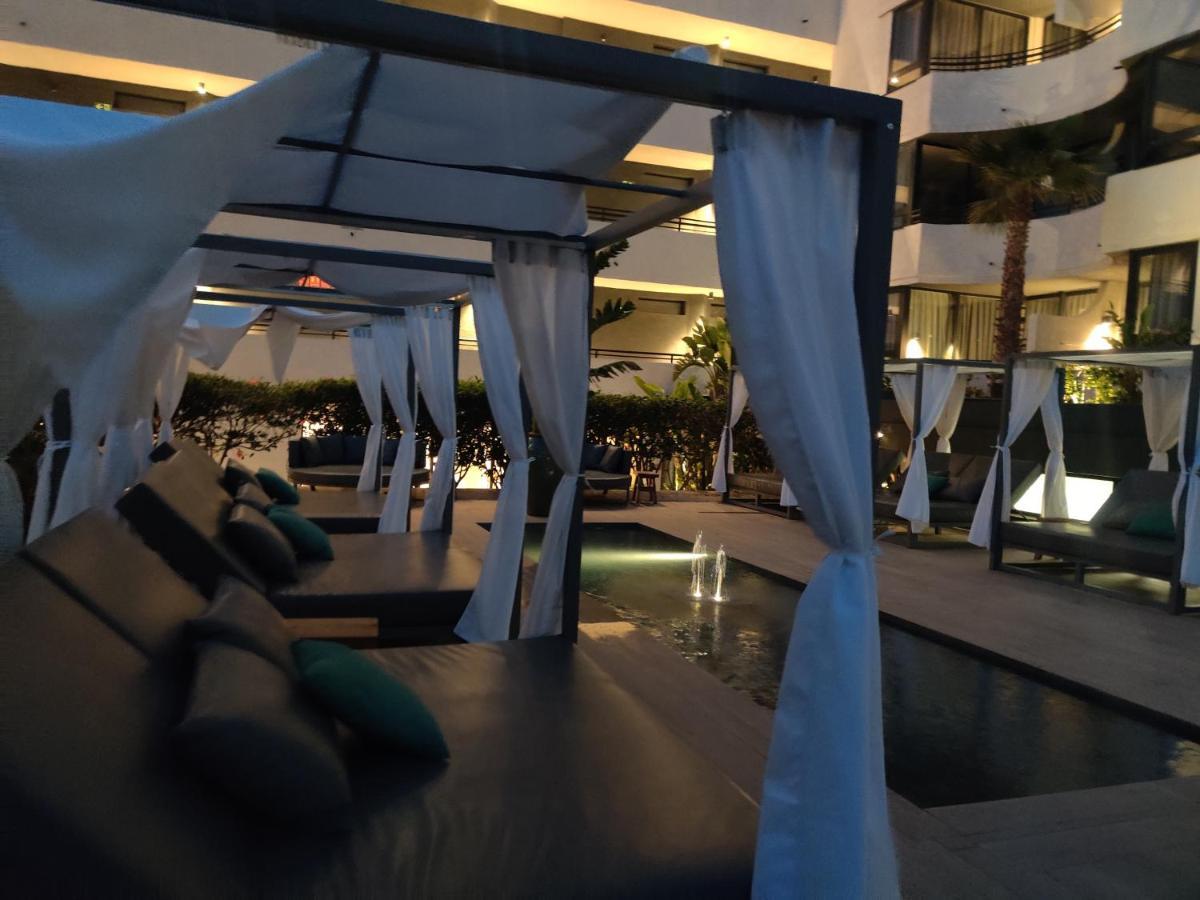 Luxury Apartment With Pool View 아데제 외부 사진