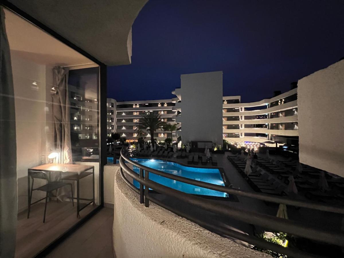 Luxury Apartment With Pool View 아데제 외부 사진