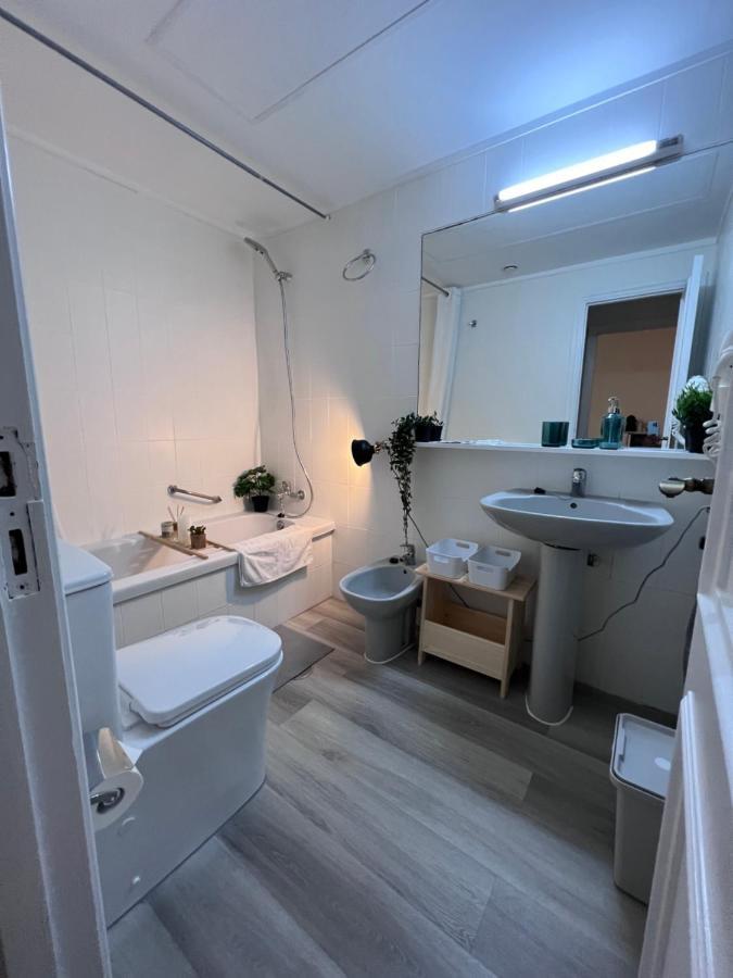 Luxury Apartment With Pool View 아데제 외부 사진